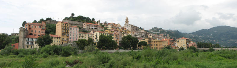 Ventimiglia - Vue du vieu village - Pano.jpg