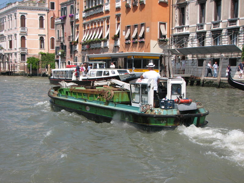 3132 - Venise - Abords du Grand Canal.JPG