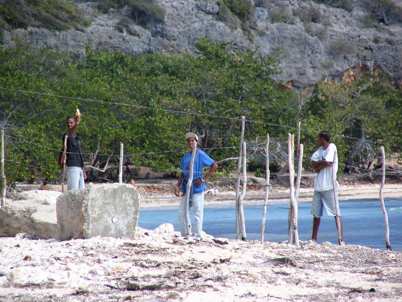 Cuba 016 - Plage - Les peddlers de coquillages.jpg